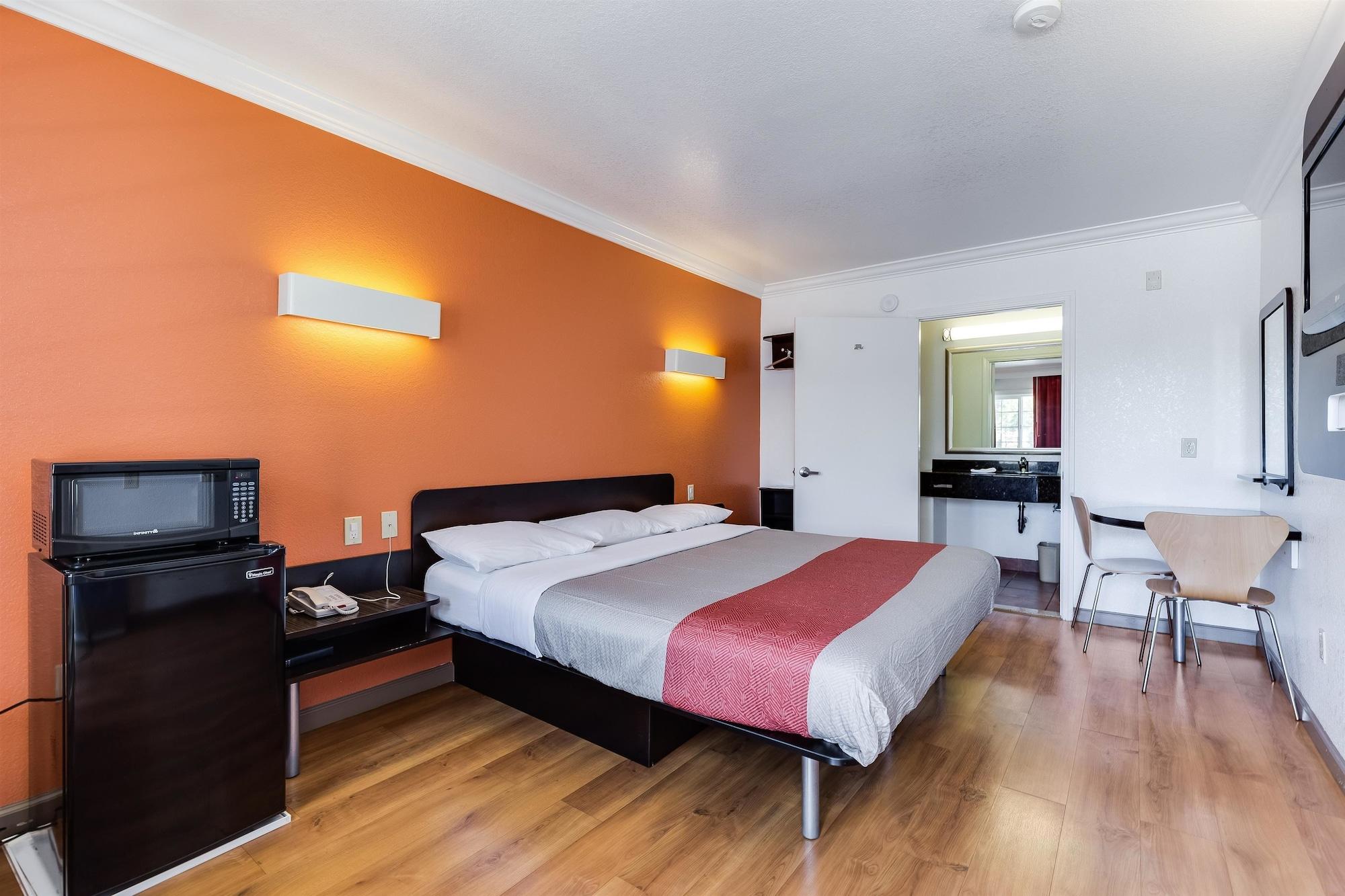 Motel 6-San Jose, Ca - Convention Center Bagian luar foto