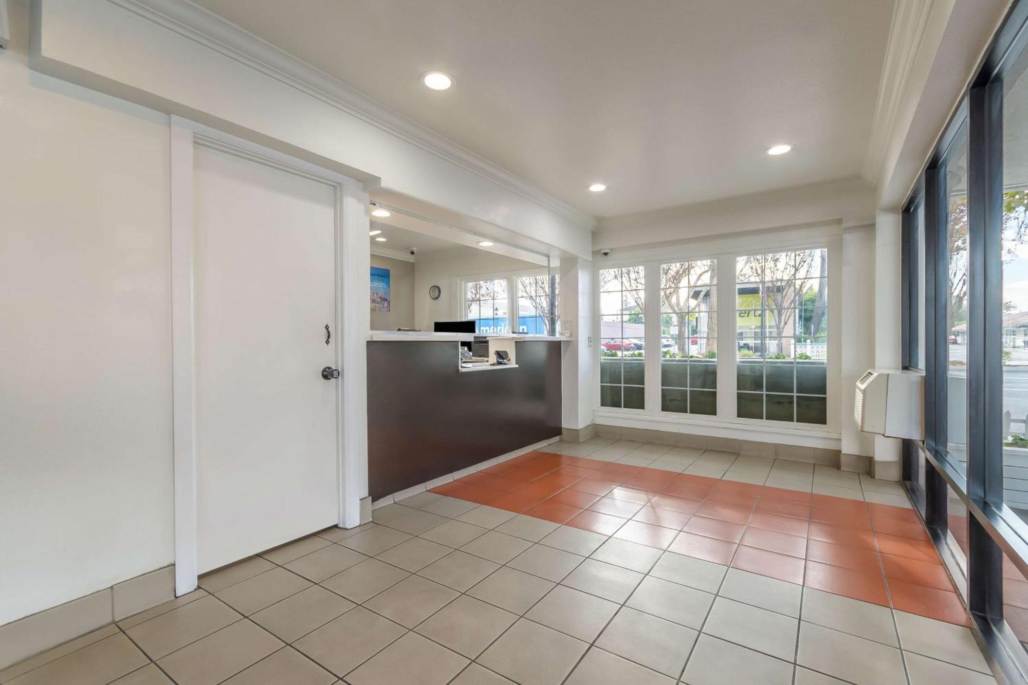 Motel 6-San Jose, Ca - Convention Center Bagian luar foto