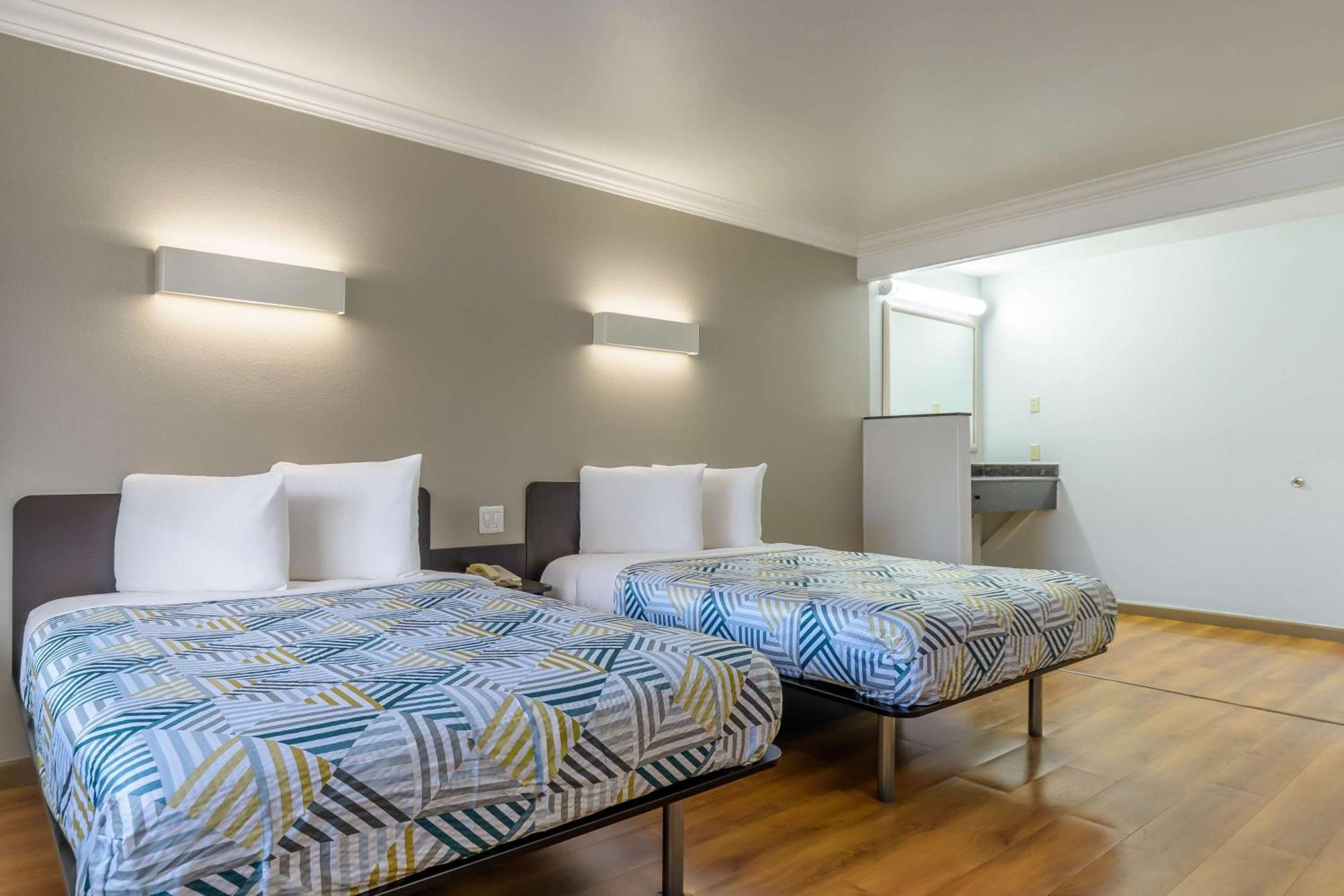 Motel 6-San Jose, Ca - Convention Center Bagian luar foto
