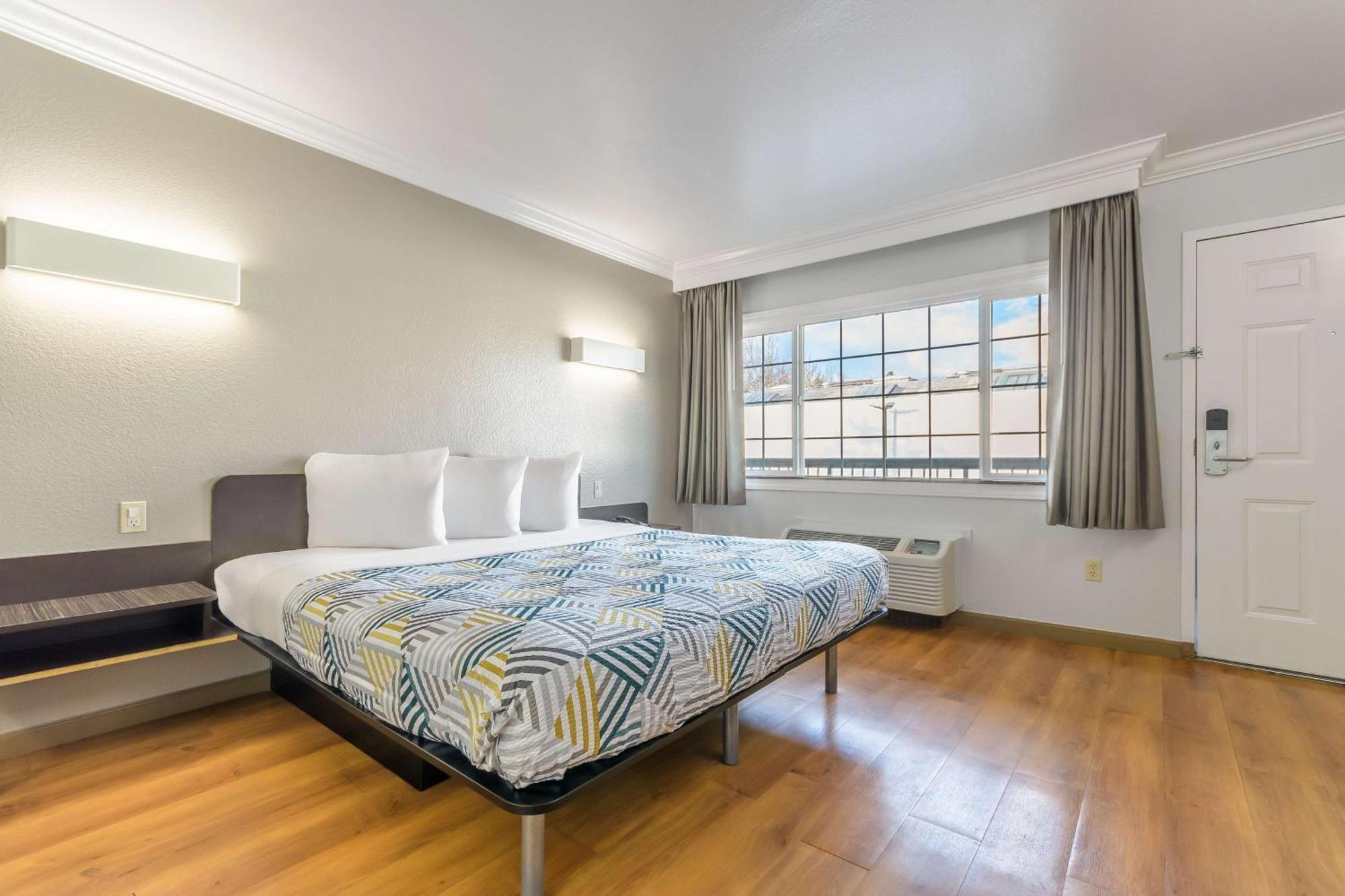 Motel 6-San Jose, Ca - Convention Center Bagian luar foto