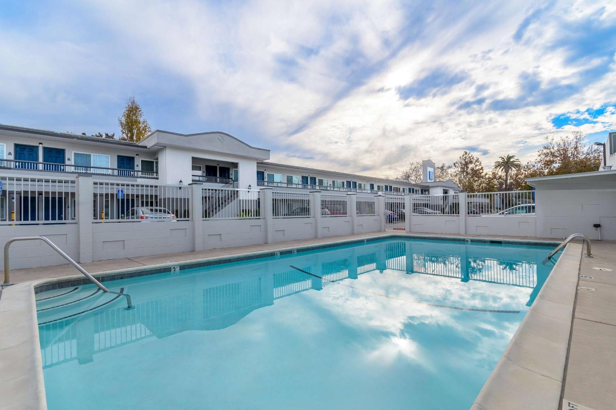 Motel 6-San Jose, Ca - Convention Center Bagian luar foto