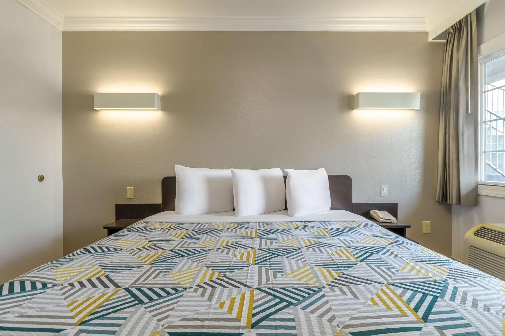Motel 6-San Jose, Ca - Convention Center Bagian luar foto