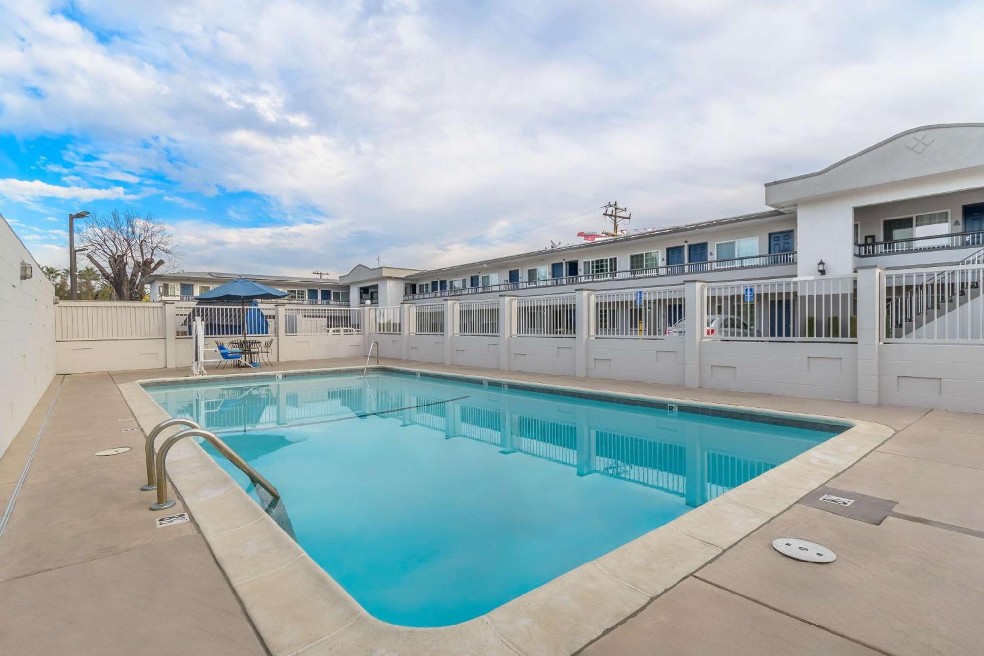 Motel 6-San Jose, Ca - Convention Center Bagian luar foto