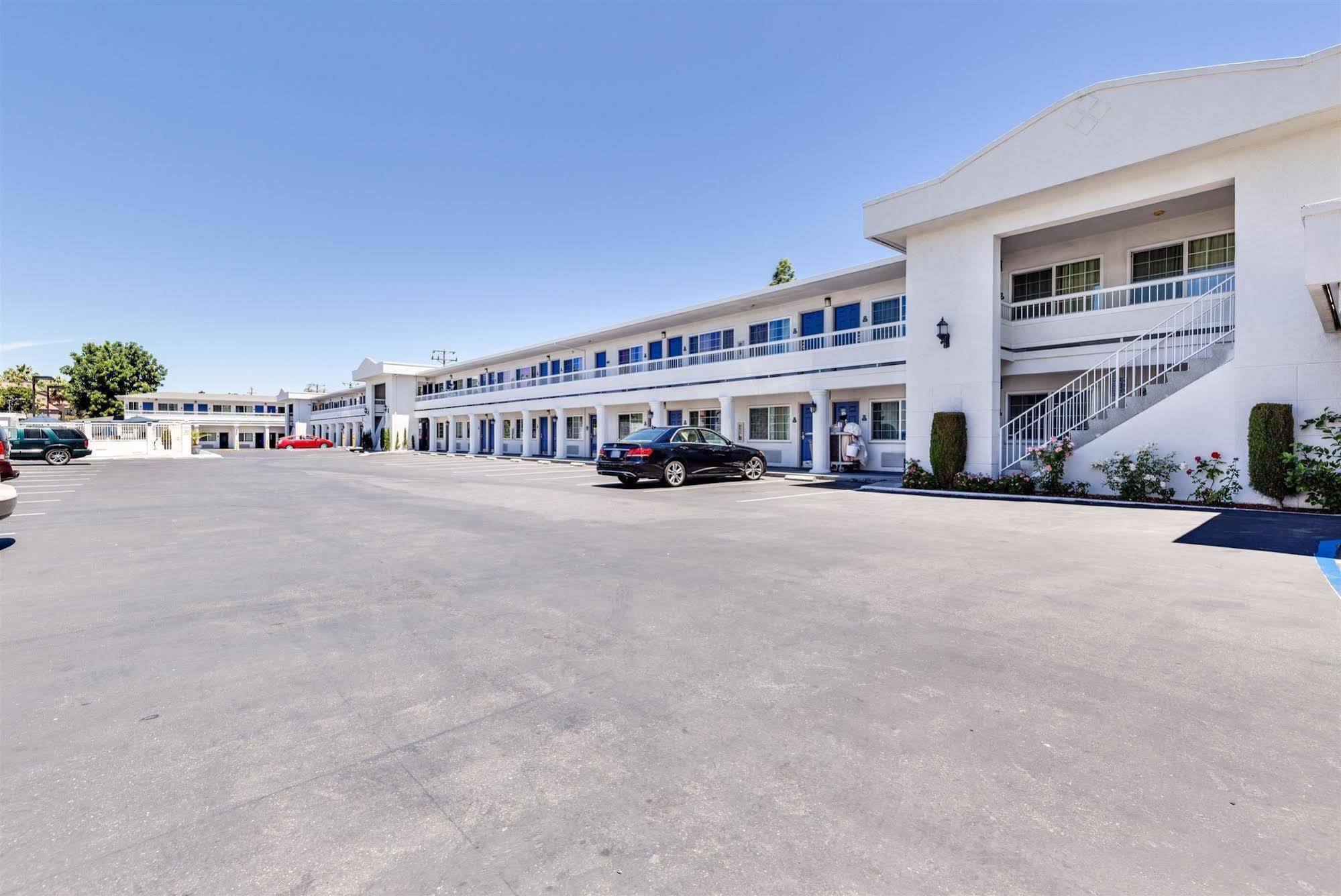 Motel 6-San Jose, Ca - Convention Center Bagian luar foto