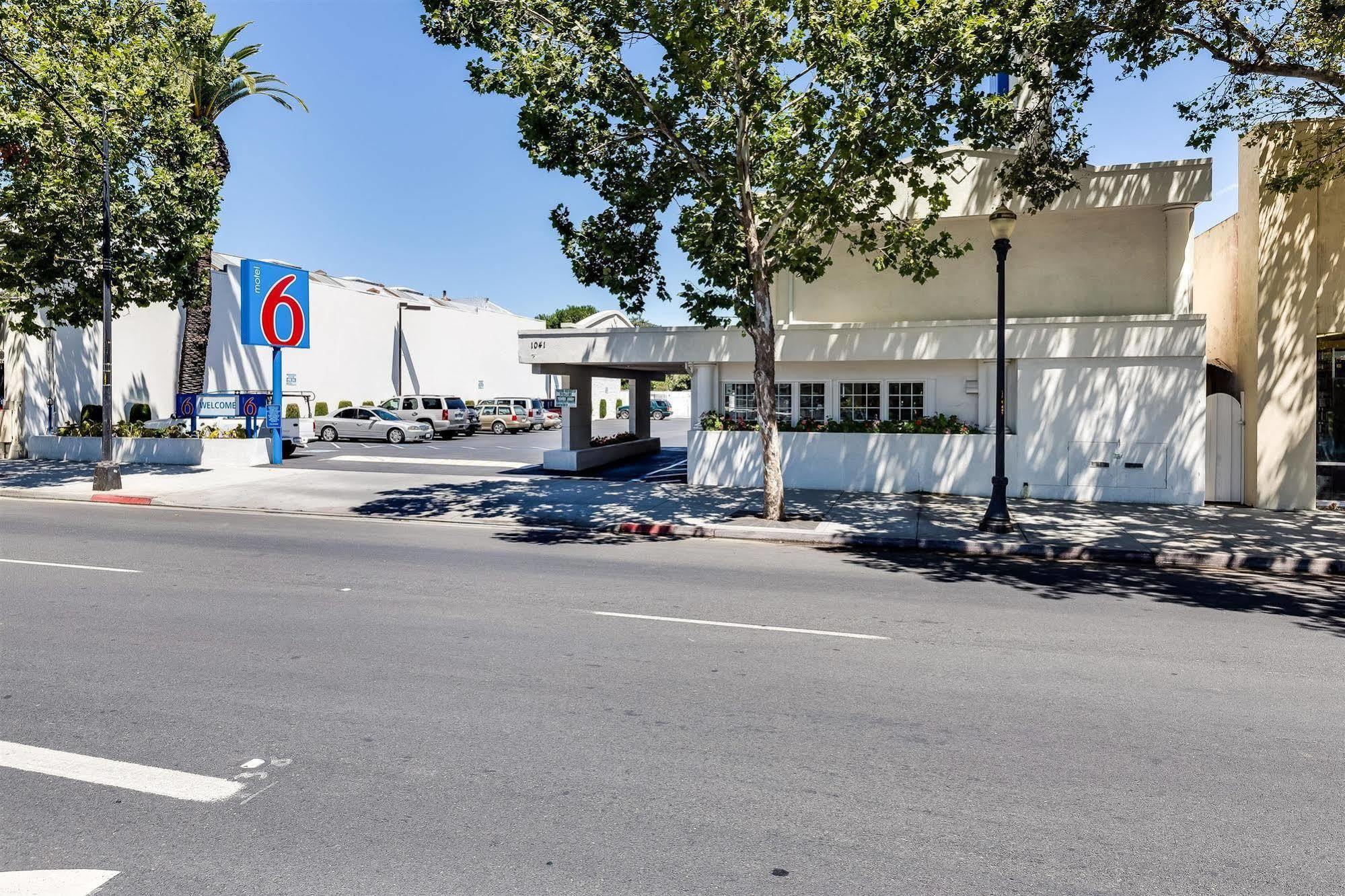 Motel 6-San Jose, Ca - Convention Center Bagian luar foto