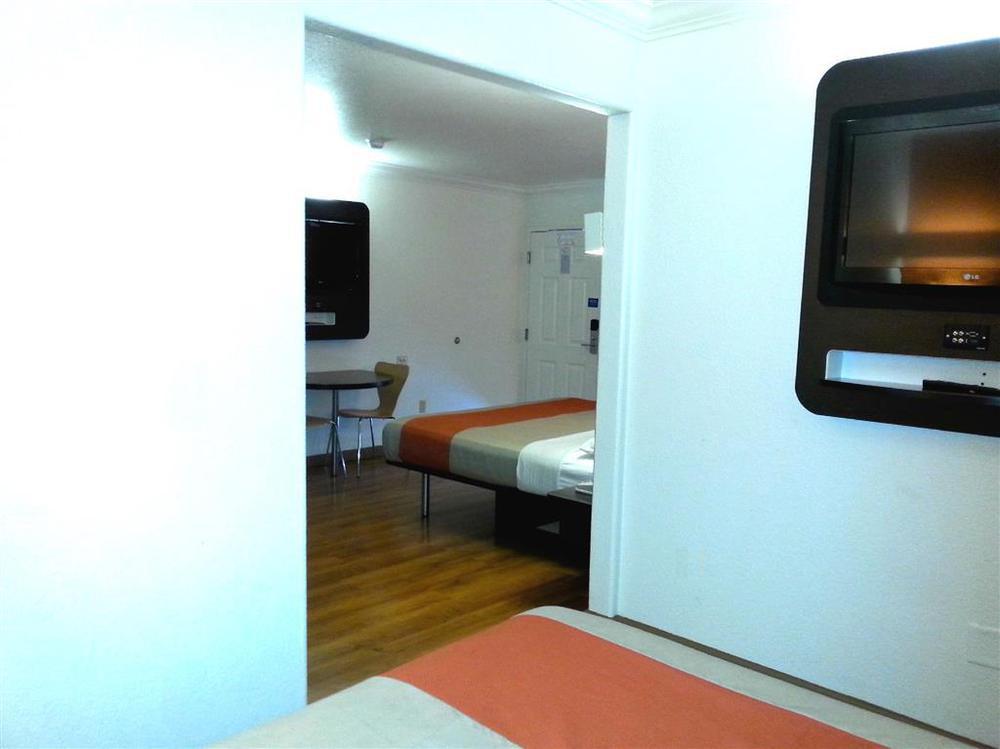 Motel 6-San Jose, Ca - Convention Center Ruang foto